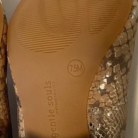 GENTLE SOULS Dionne Pointed Toe Lt Brown Snake Embossed Pump Size 7.5 
LIKE NEW - Picture 6 of 11